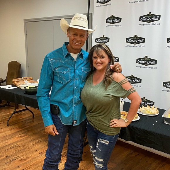 Meet your Posher, Christi - Picture 2 of 2